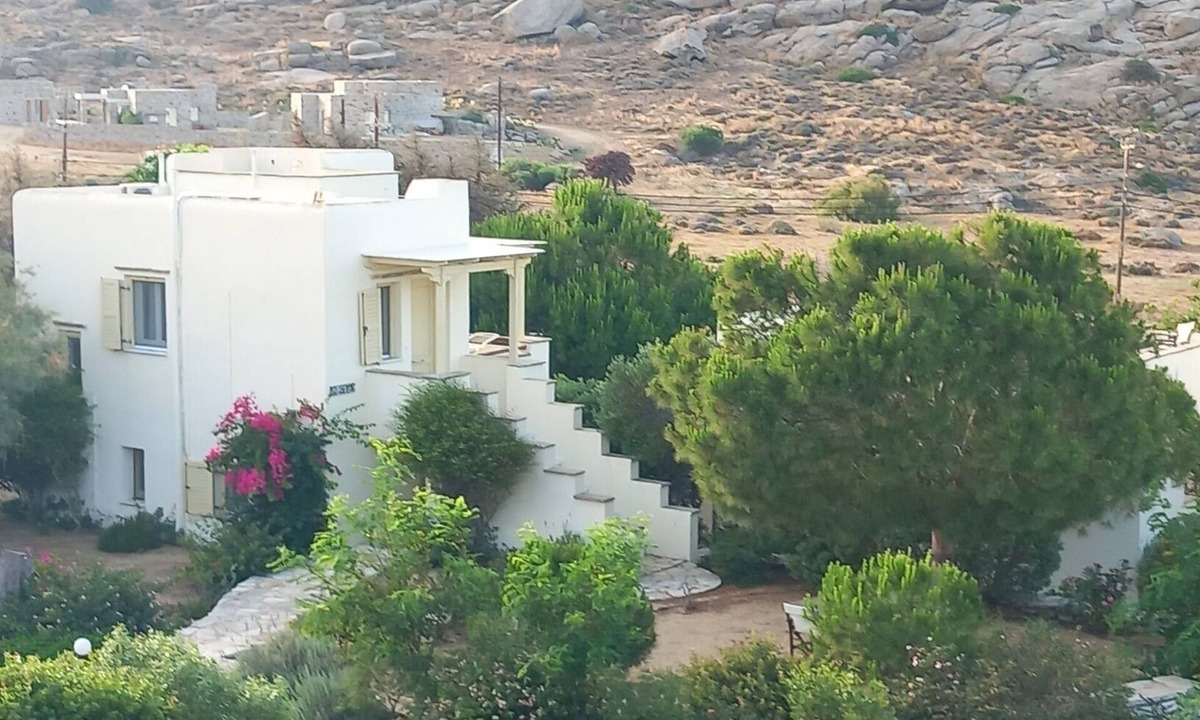Agios Prokopios House | Family villa for four with one bathroom, sea view, communal pool, breakfast