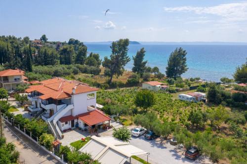 Paradhisos Apartment | Fantasia Studios and Apartments