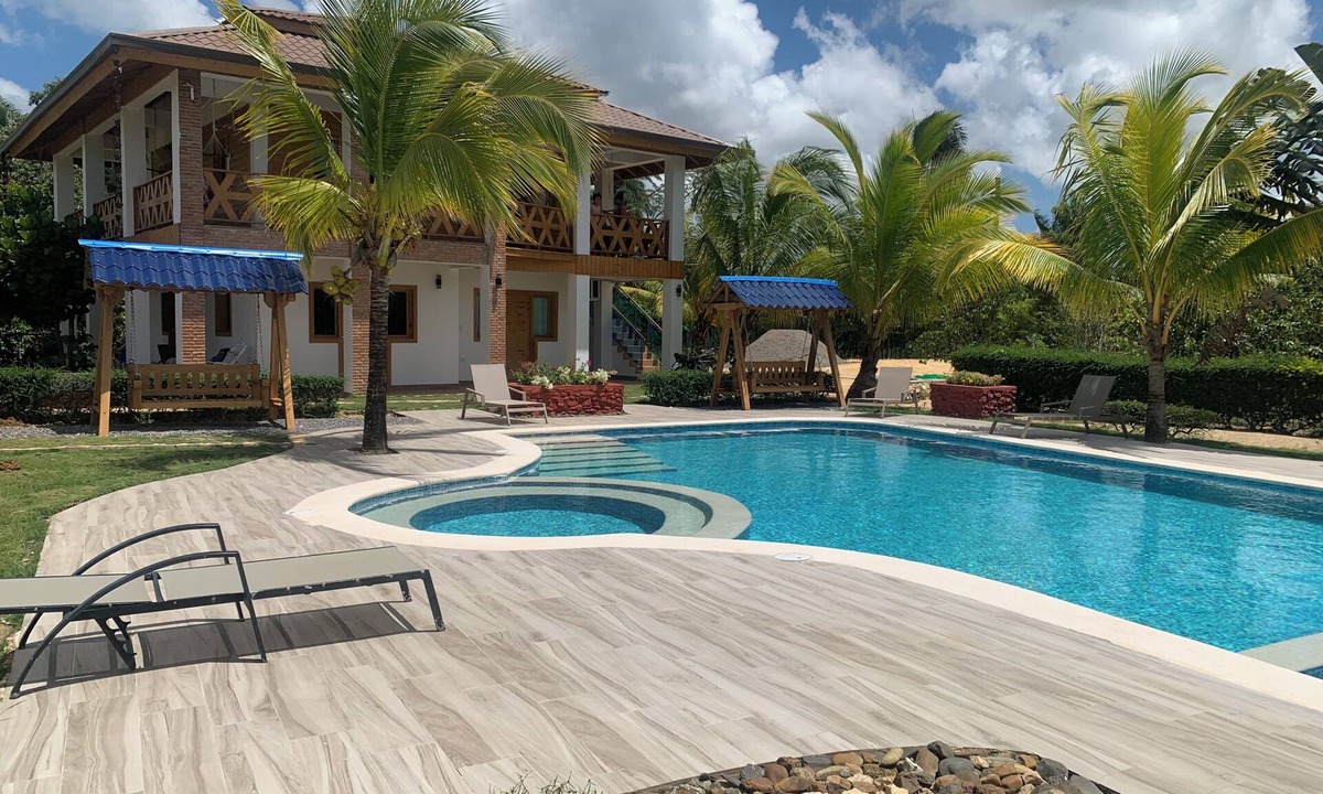 Higuey Villa | Fantastic 8-bedroom villa with AC in pleasant Higuey