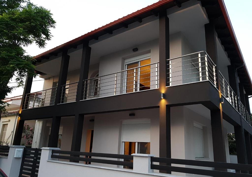 Neoi Epivates Apartment | Fantastic Four Apartments