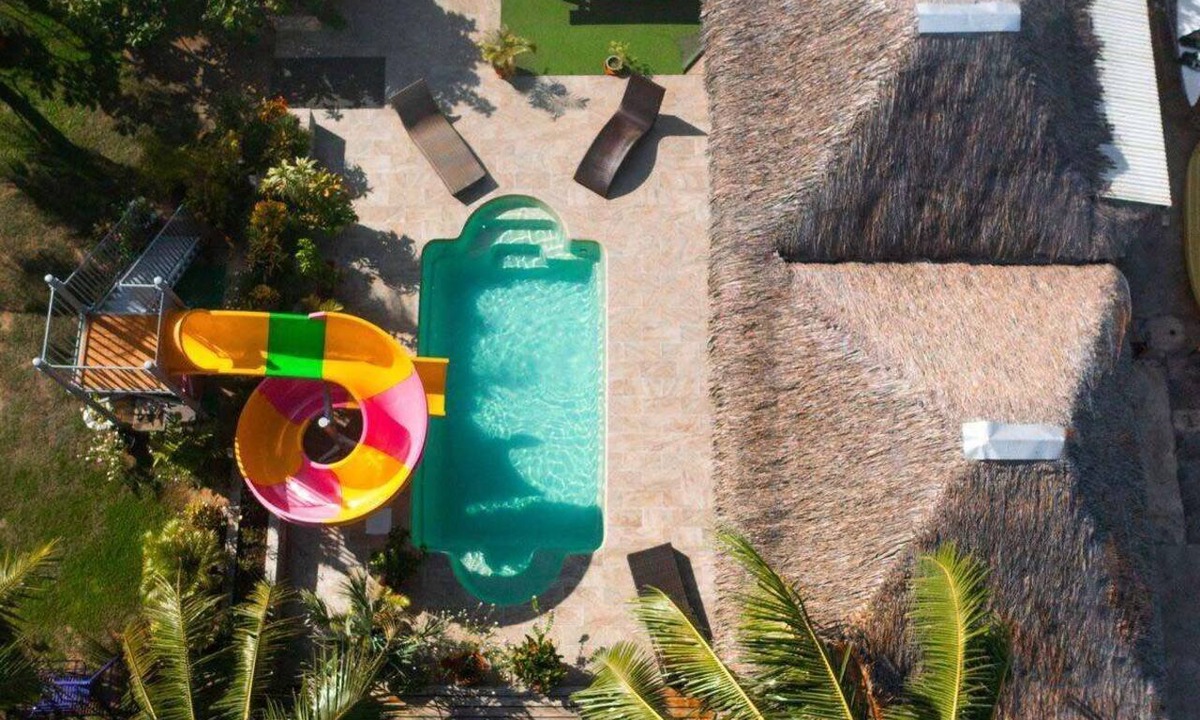 Vai'anae House | Fare Kuuheiura, a beachfront home overlooking the lagoon