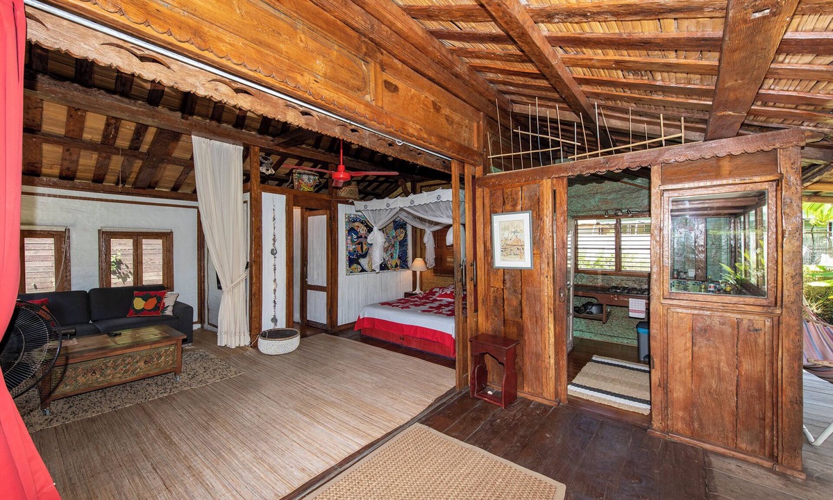 Maharepa House | FARE TEAK with PALAPA and shared pool
