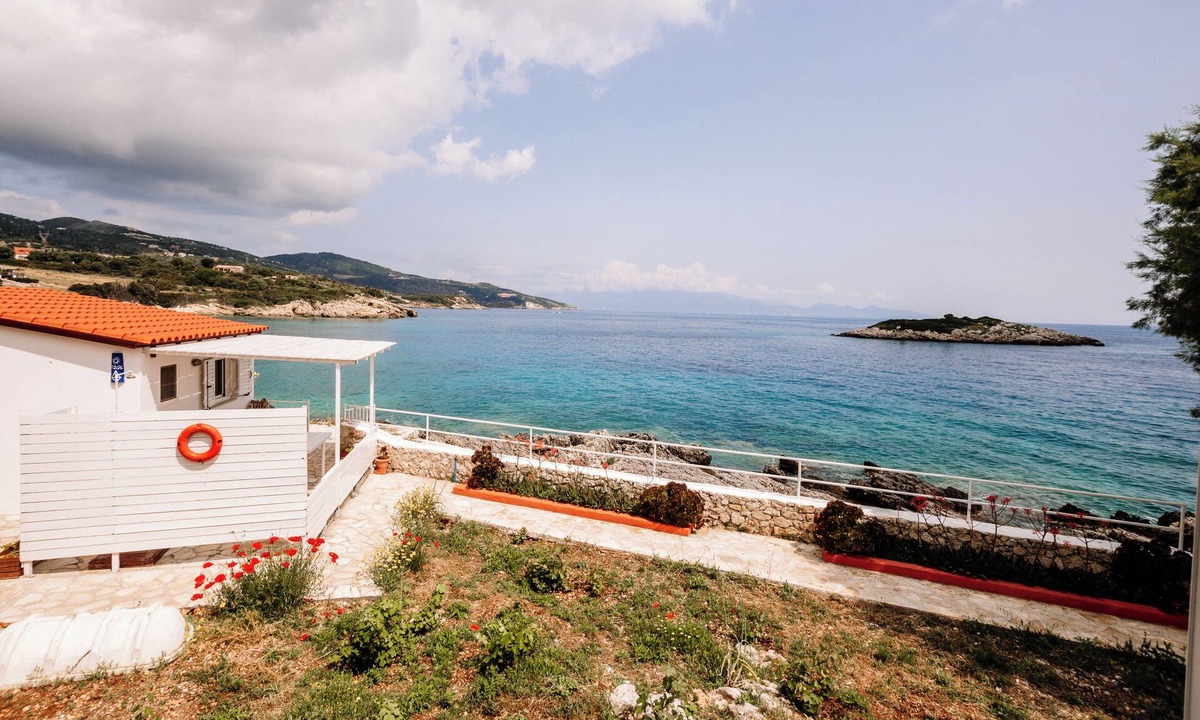 Elation Apartment | Floreica Studio By The Sea