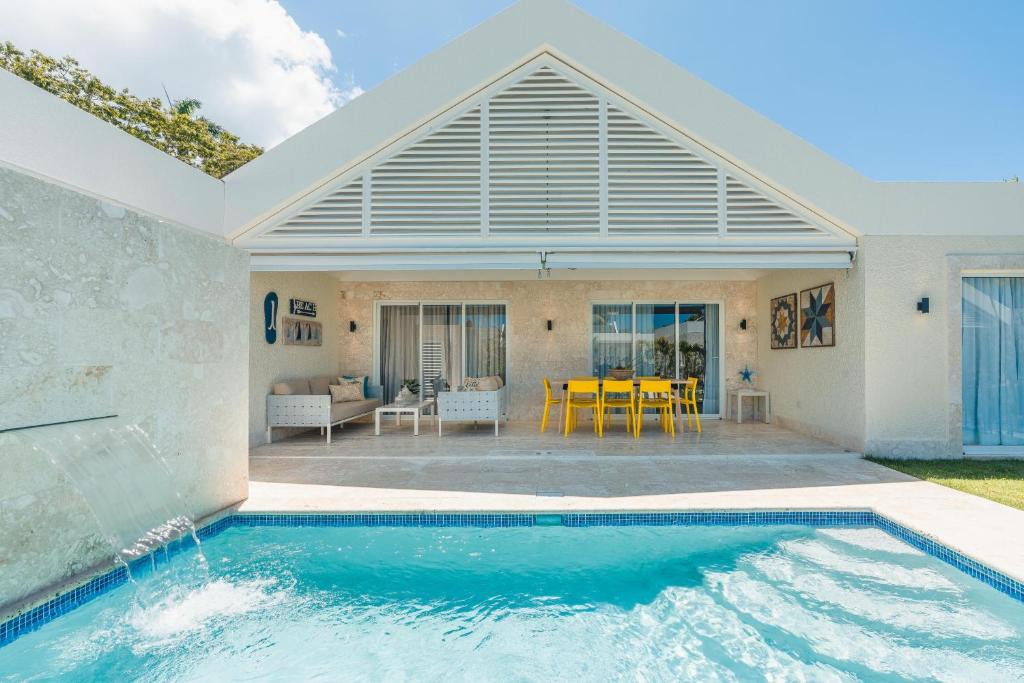 Los Maestros Villa | Fresh and chill villa at Green one w private pool
