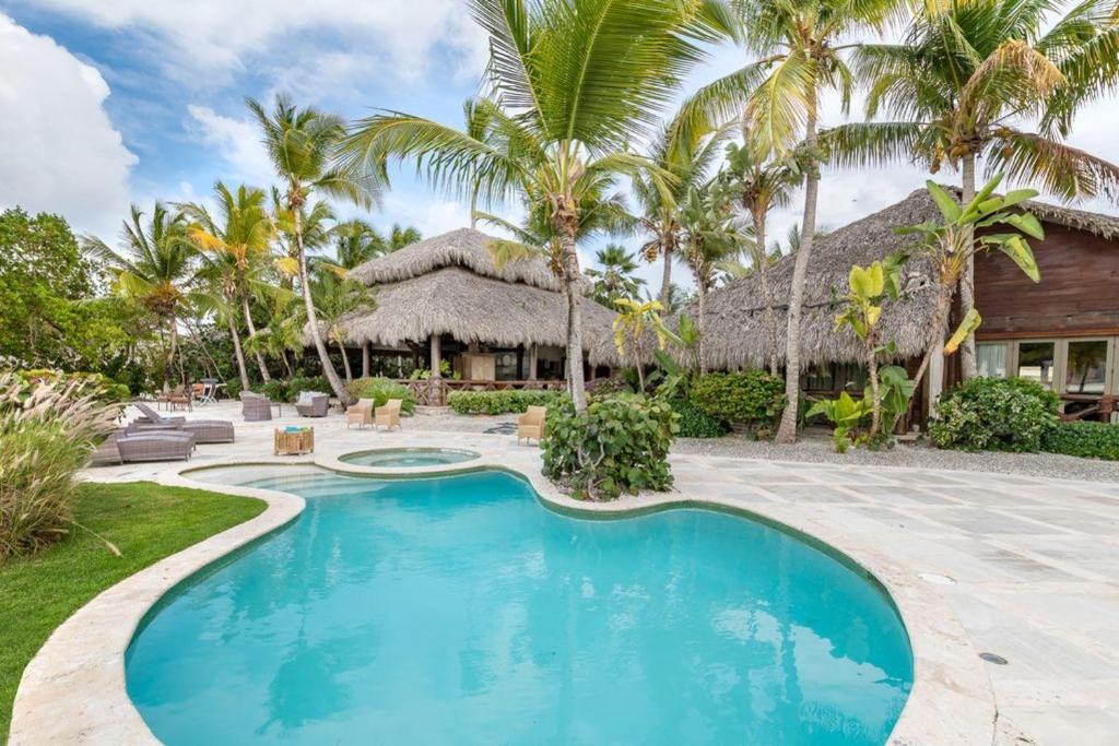 Punta Cana Villa | Front 5BR Golf Villa with Jacuzzi, Golf Cart, Pool, Chef, Maid & Beach Club