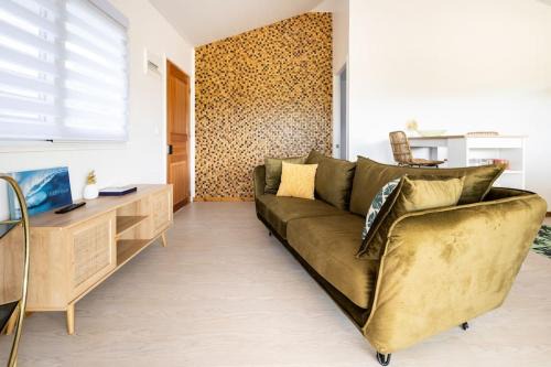 Moorea-Maiao House | Fully equipped Bungalow next to a white sand beach