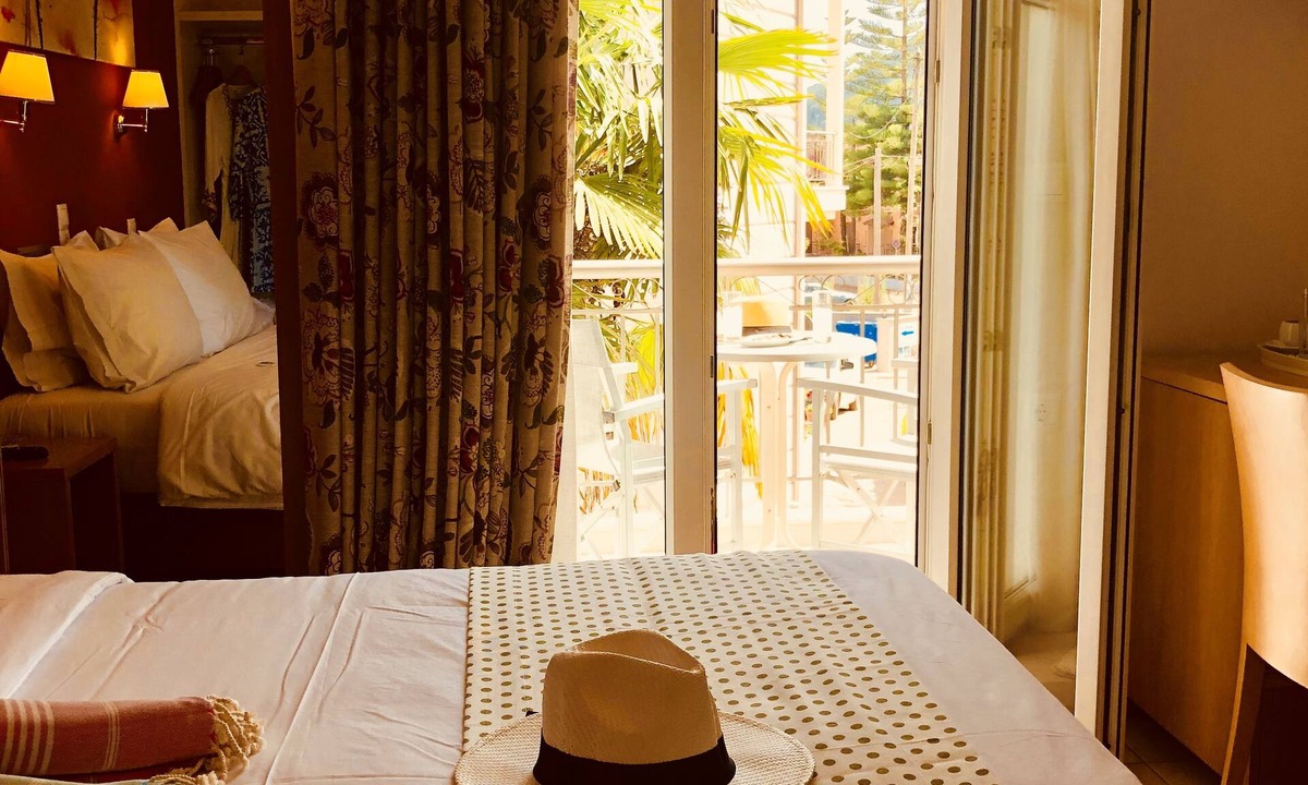 Nidri Hotel | George