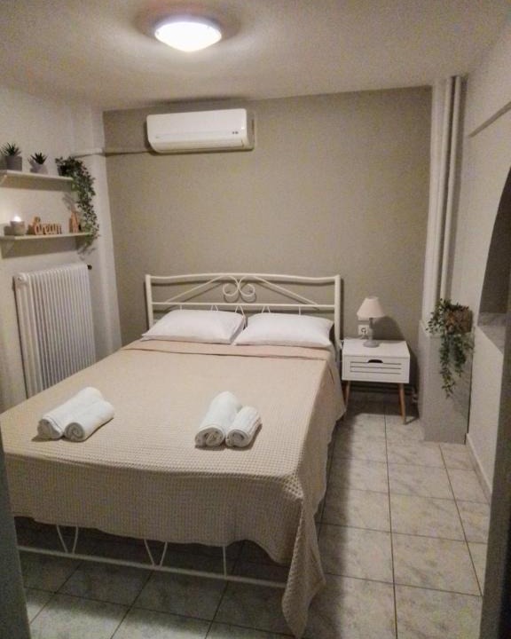 Larissa Apartment | George house