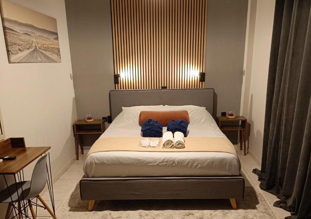 Larissa Apartment | Gk Suites-Constantin view , auto check-in 24h