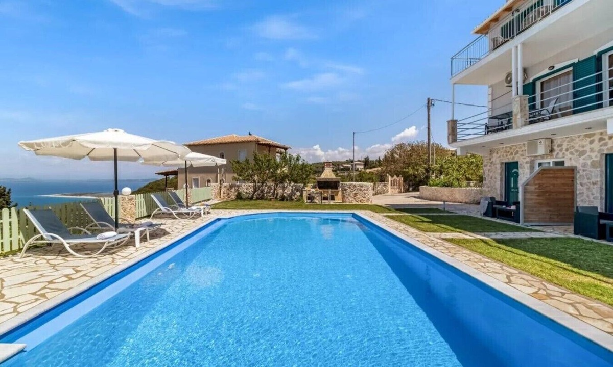 Lefkada Apartment | Gkountis Deluxe Studio Apartment with Sea View, Shared Pool & Wi-Fi