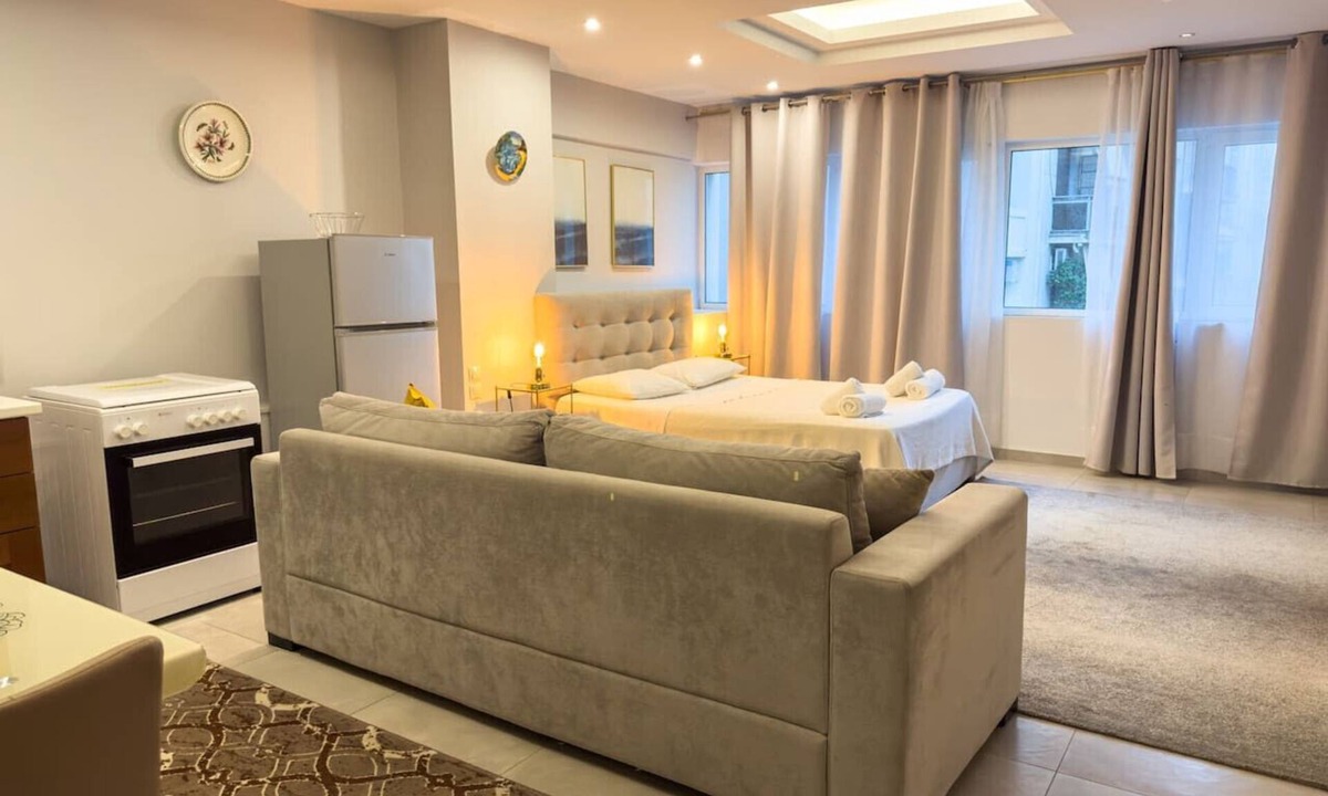 Plaka Condo | Glamorous & Spacious Renovated Apartment, Syntagma