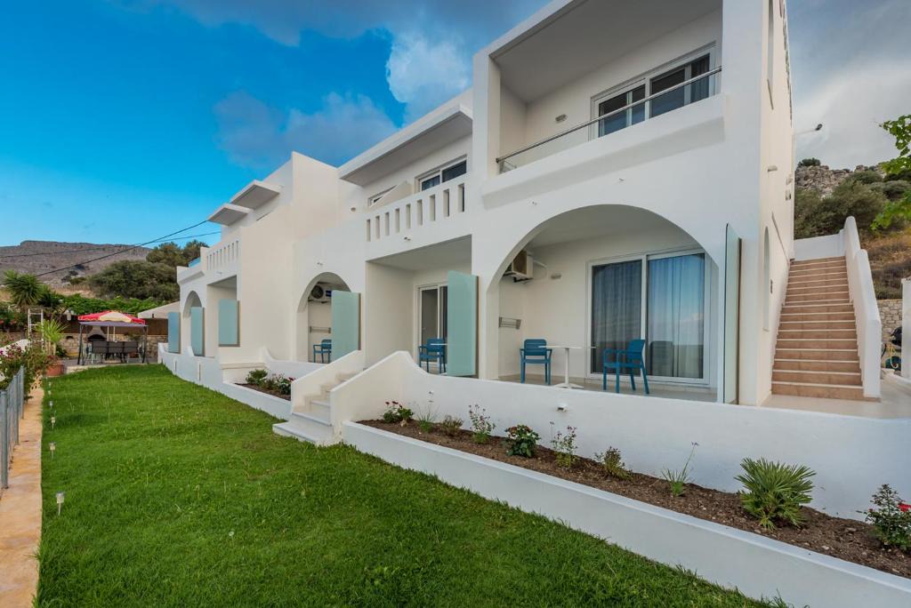 Vlicha Apartment | Golden View Studios