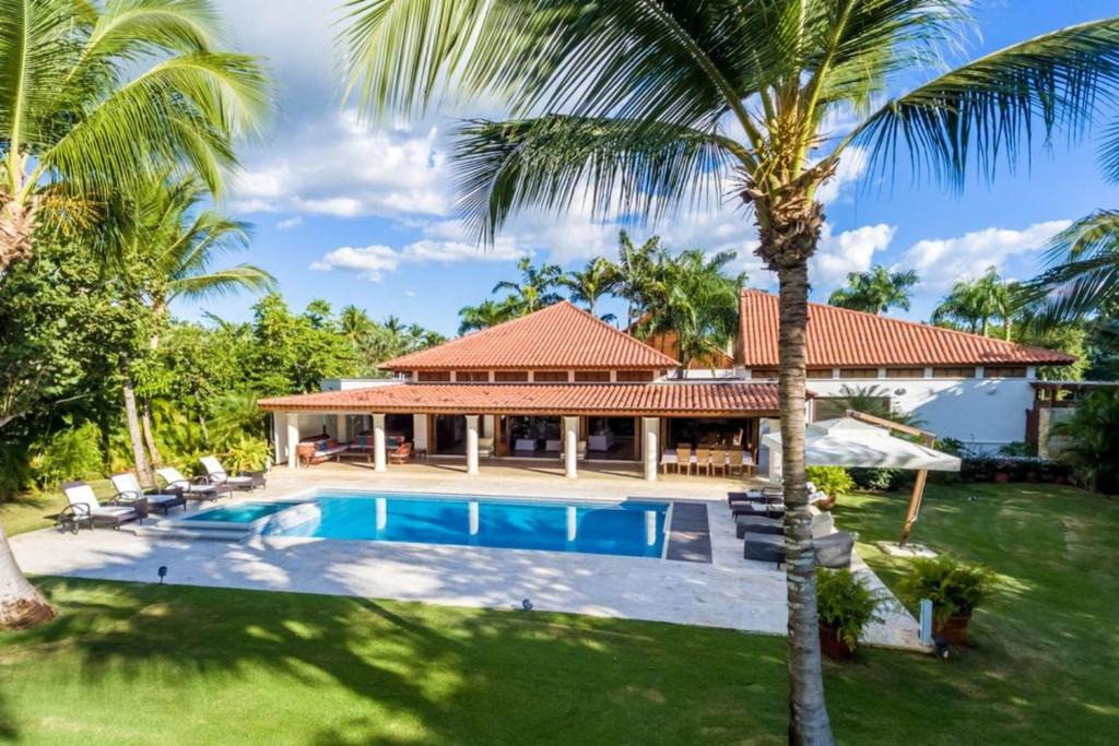Casa de Campo Villa | Golf Front Top Rated Villa 5BR with Pool, Jacuzzi, Cook & Maid, 2 Golf Carts