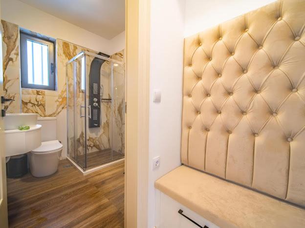 Piskopiano House | Grey suites 1