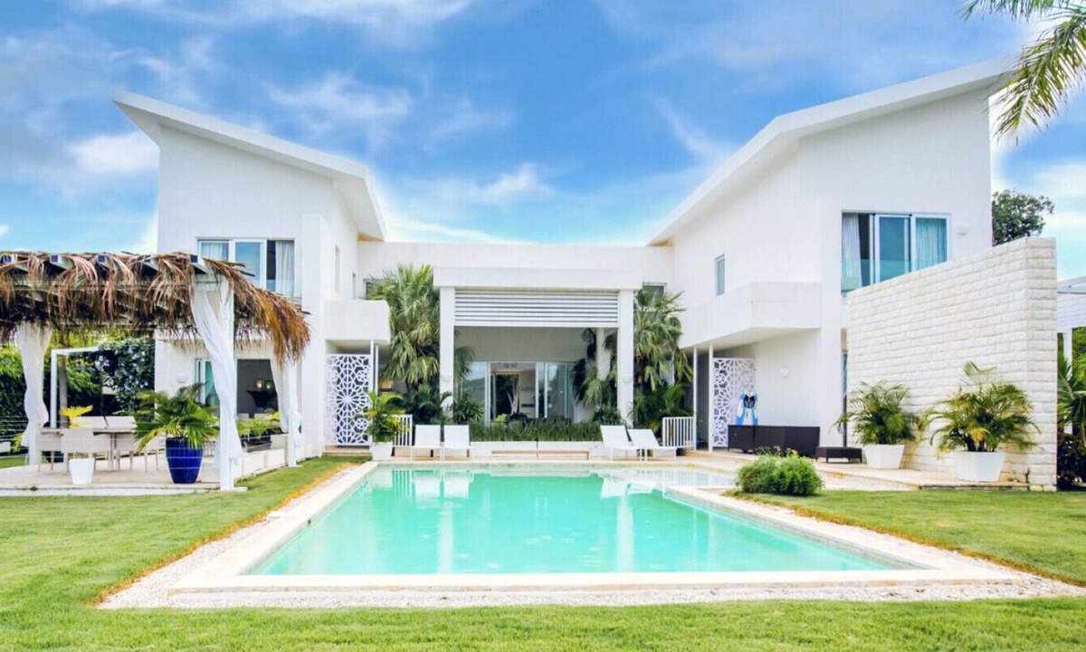 Punta Cana Villa | Hacienda 51: Serene lakefront & golf view villa w/staff & golf cart