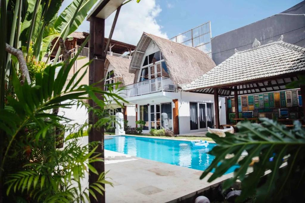 Tumbak Bayuh Hotel | Happy Days Villa