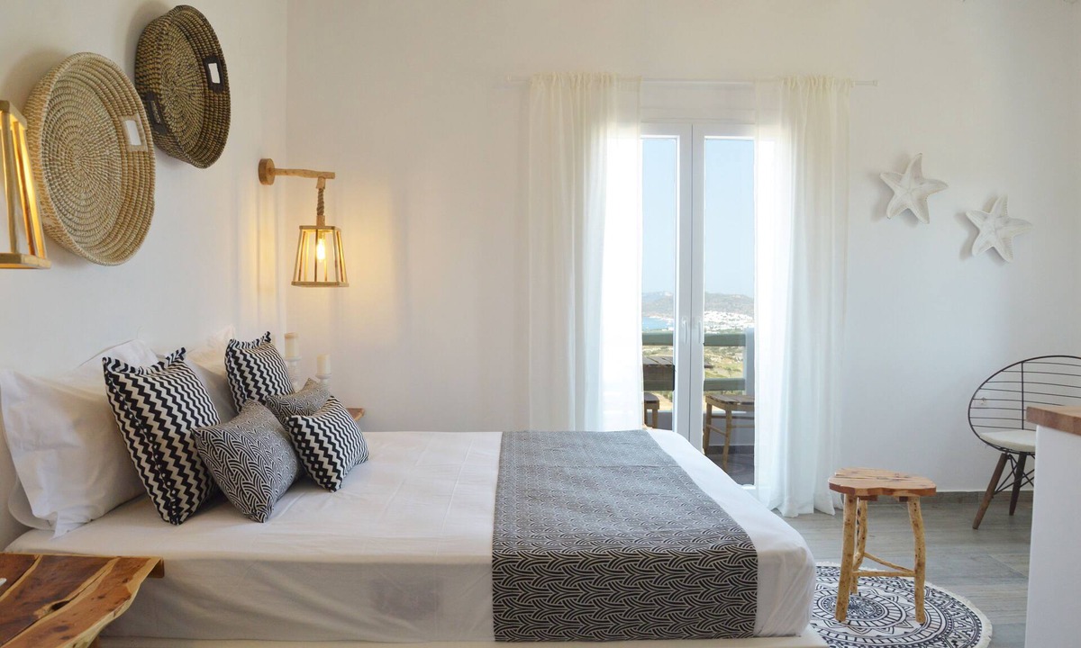Milos Hotel | Hawk Stone