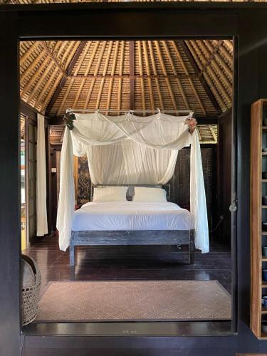 Lodtunduh Ski Chalet | Heliconia, at T house kaja