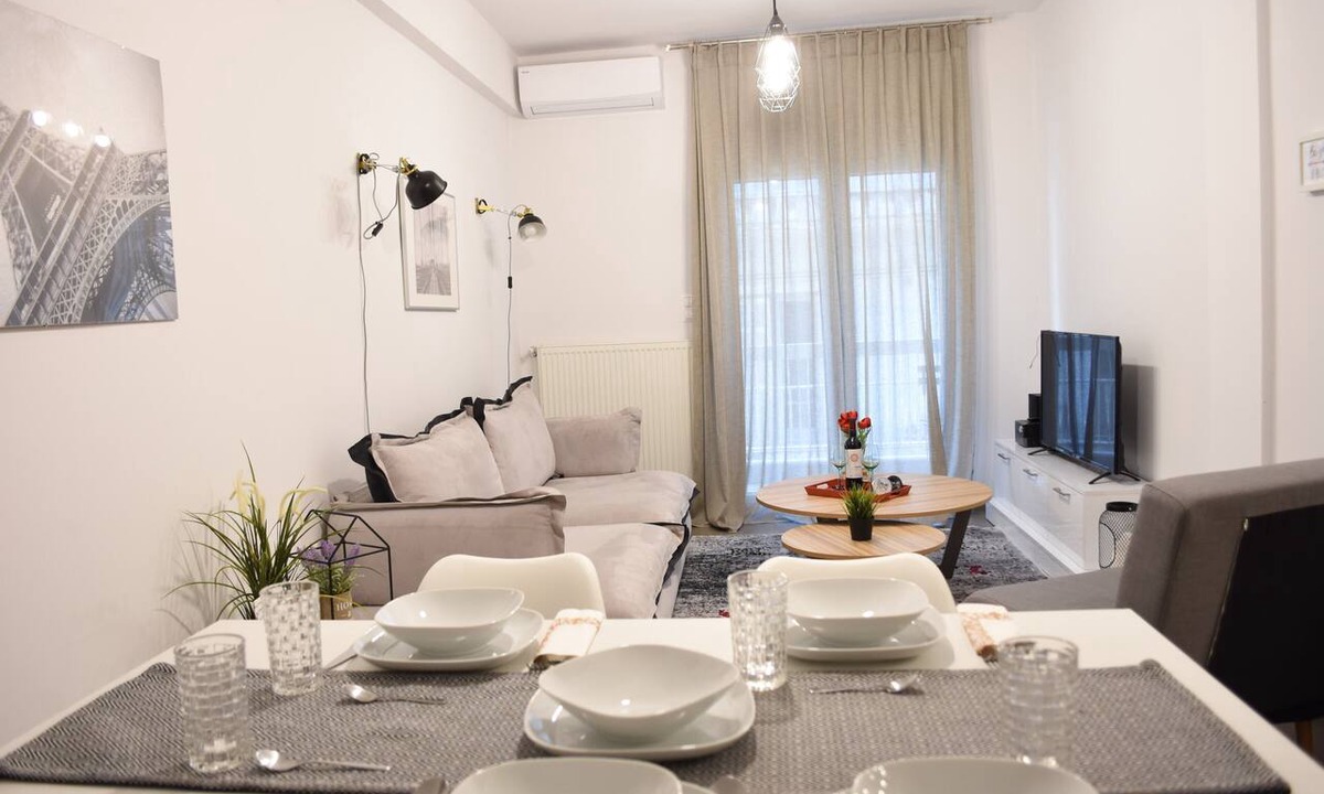Thessaloniki City Centre Apartment | Heliconia Deluxe Apt Must