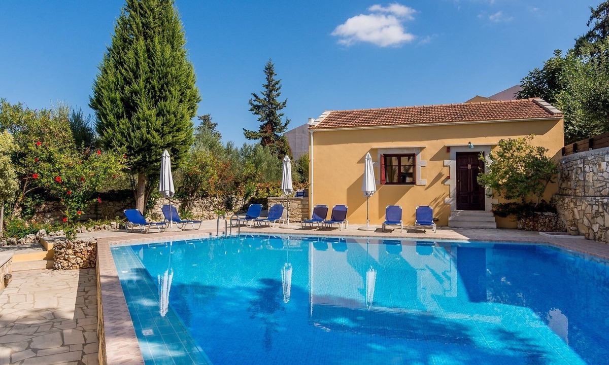 Douliana House | Heliopetra Studios, near beaches