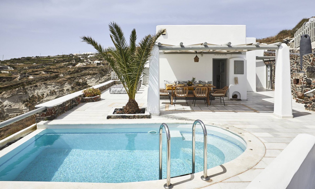 Vourvoulos Villa | Hideaway Villa with Heated Pool and Sea View