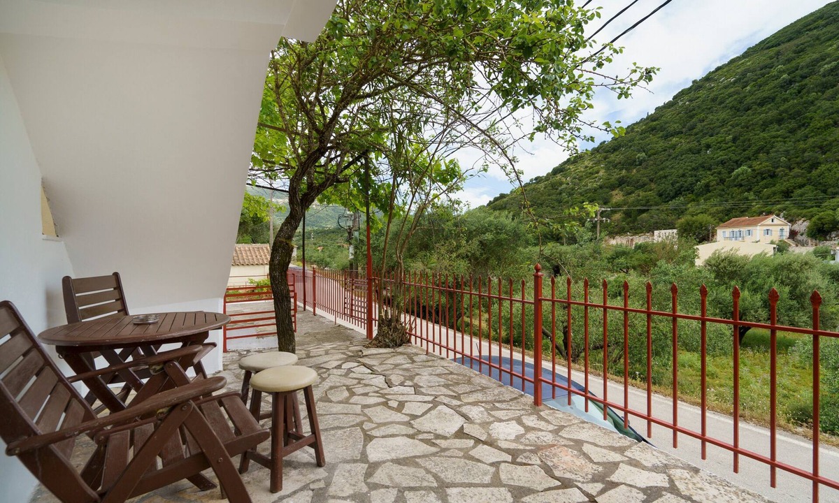 Frikes House | Holiday Home 'Studio Liana' with Private Terrace, Wi-Fi and Air Conditioning