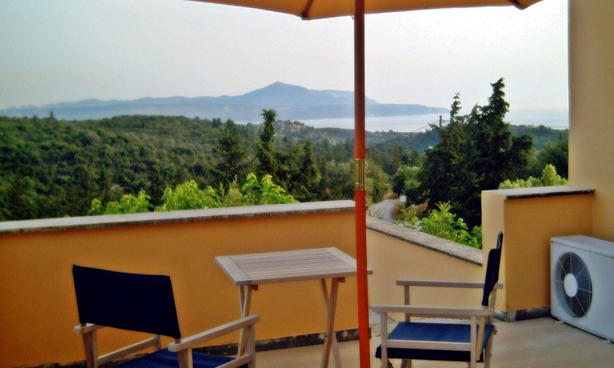 Douliana Apartment | Holiday house with a terrace and balcony