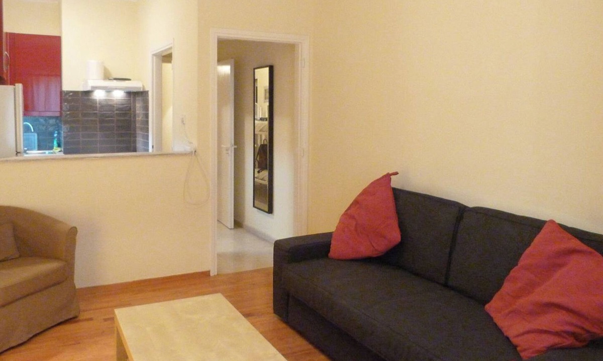 Khalkis Apartment | Homely & Spacious studio close to the Seafront