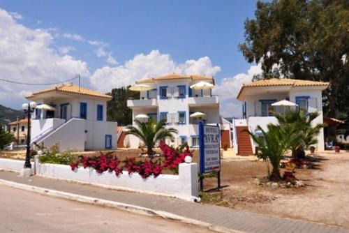 Melissopetra Hotel | Hotel Avra