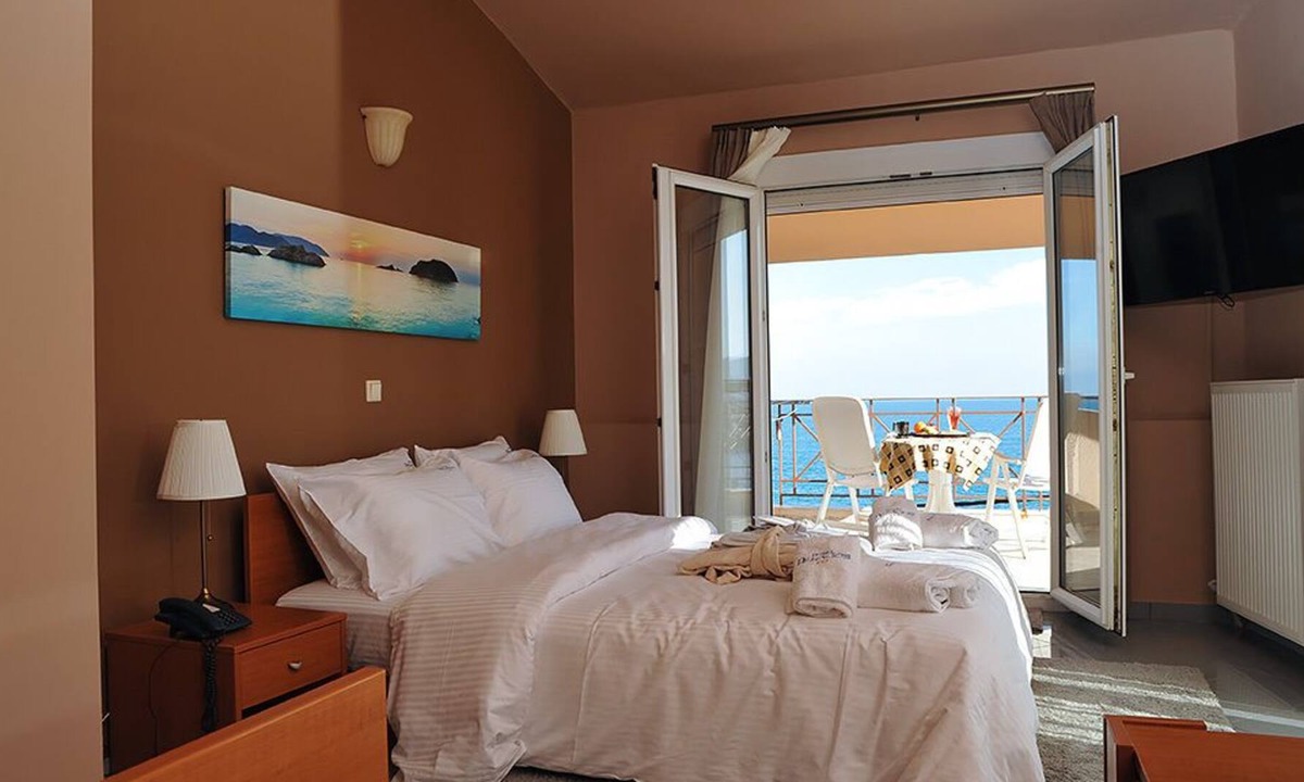 Platana Apartment | Hotel Pelagos Studios