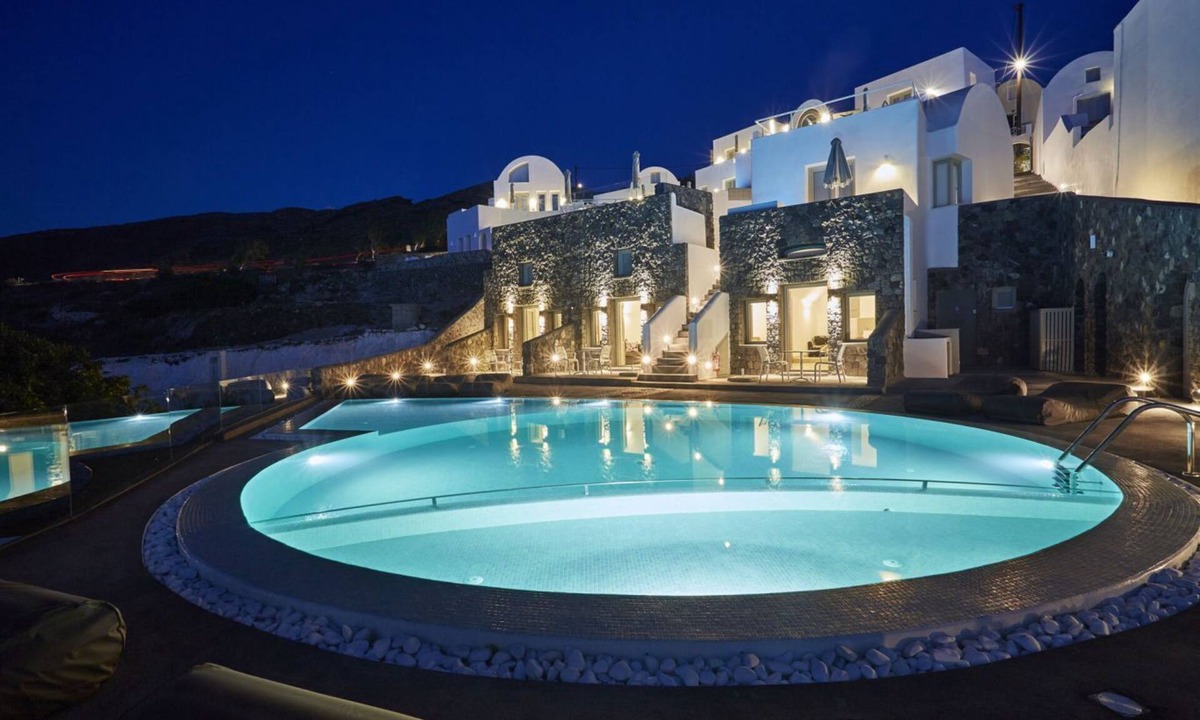 Finikia Hotel | Hotiday Santorini Oia