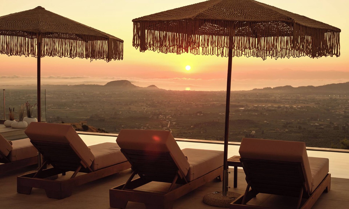 Agia Marina Villa | Iconic skyview Segreto Villa – 7 Bedrooms, Massive Pool, Gym & Unrivaled Views.