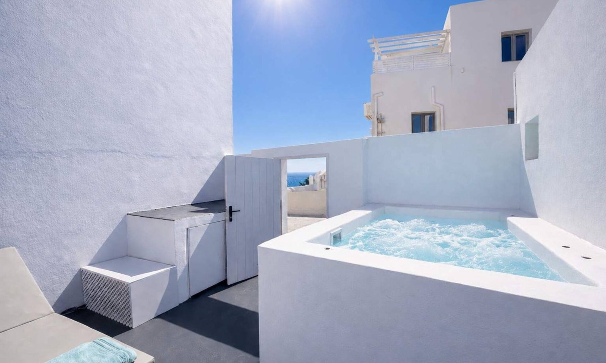Imerovigli Apartment | Iliana's Getaway - Private Villa with Jacuzzi