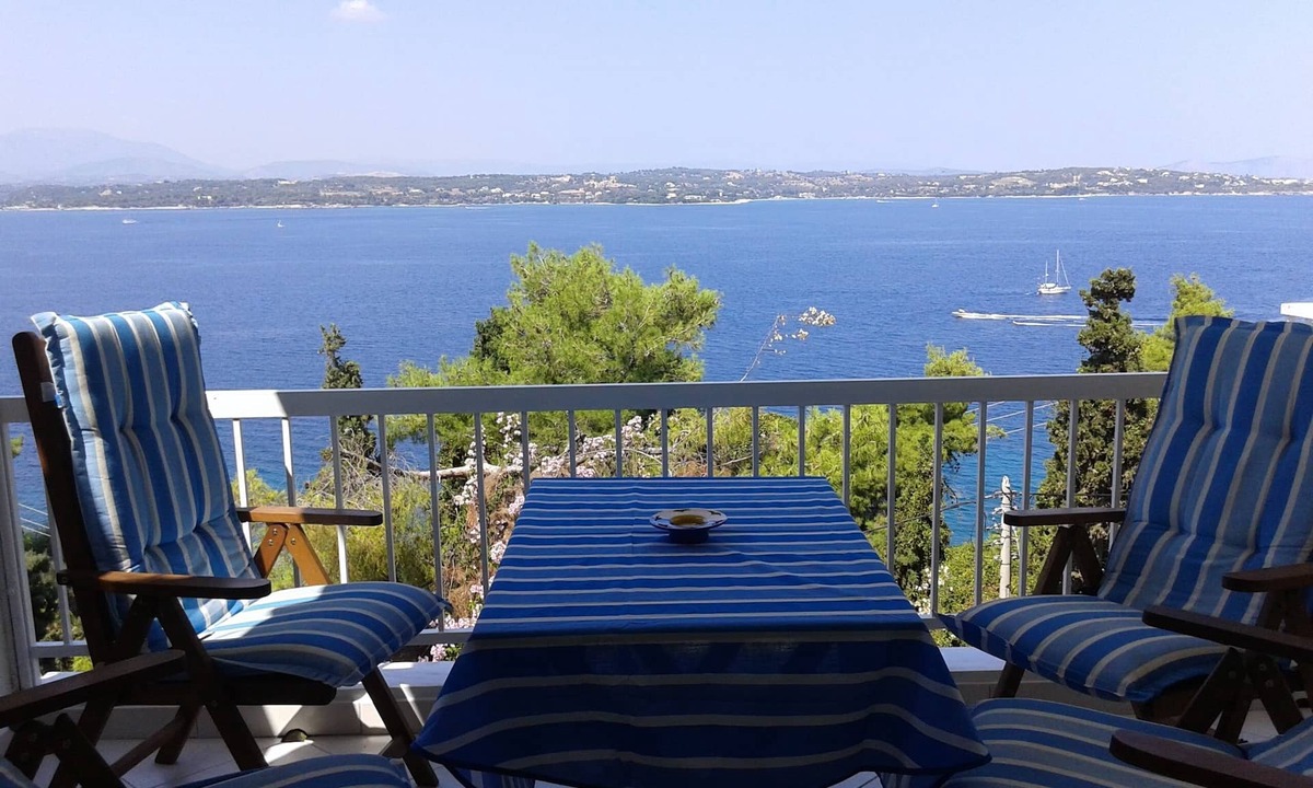 Spetses Cottage | iLiana's seaside maisonette.