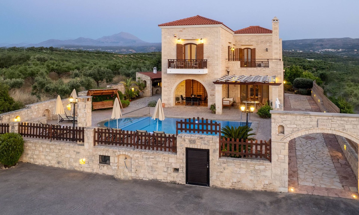 Asteri Villa | Impressive four bedroom stone house with swimming pool