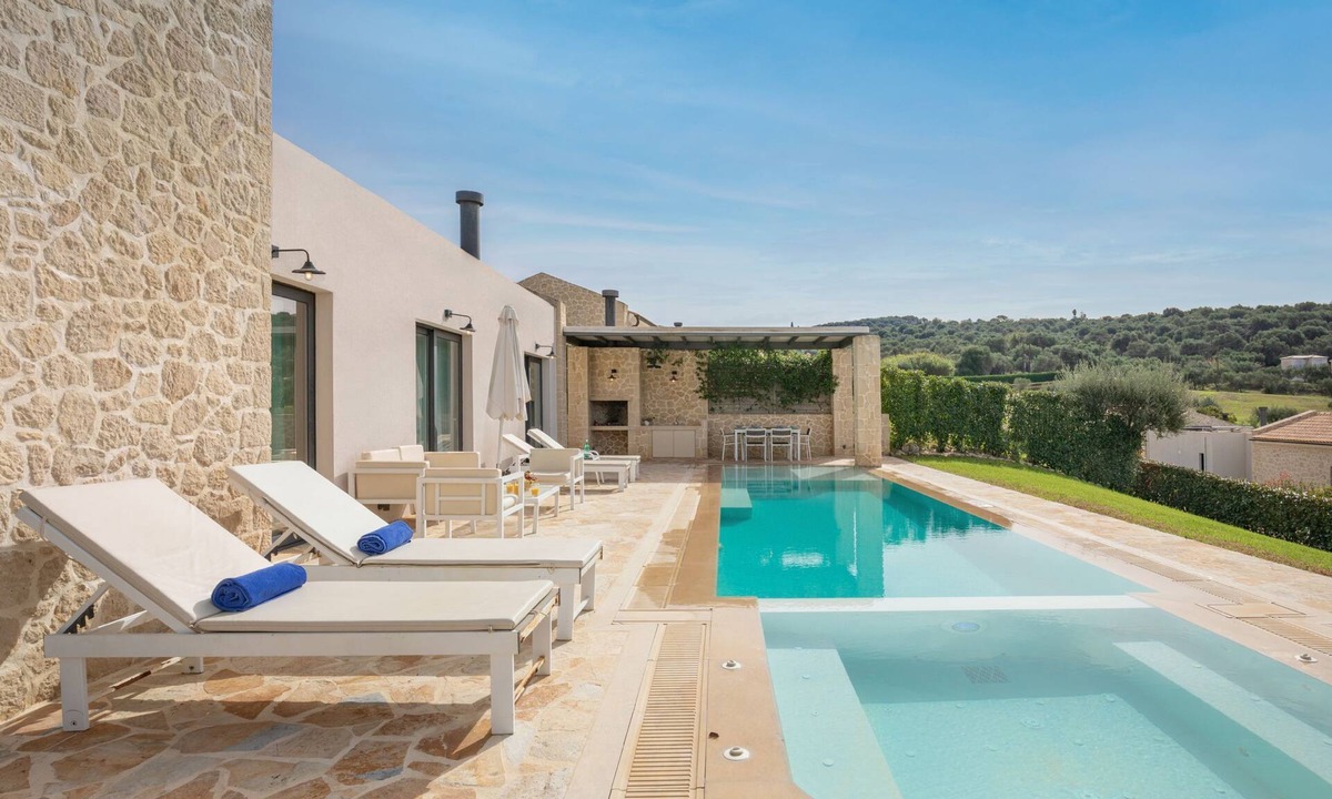 Kavvadades Villa | Indulge in Opulence at Lithari Enac—Luxury Villa with Private Pool