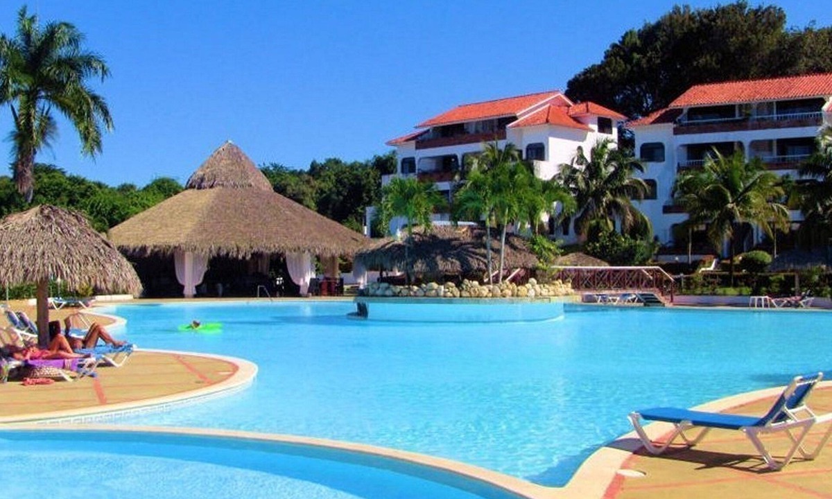 La Mulata Apartment | Inexpensive Condo in tropical resort, pool/cable TV/Wifi, fully equipped