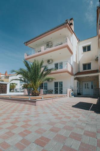 Keramoti Apartment | Inside Apartments
