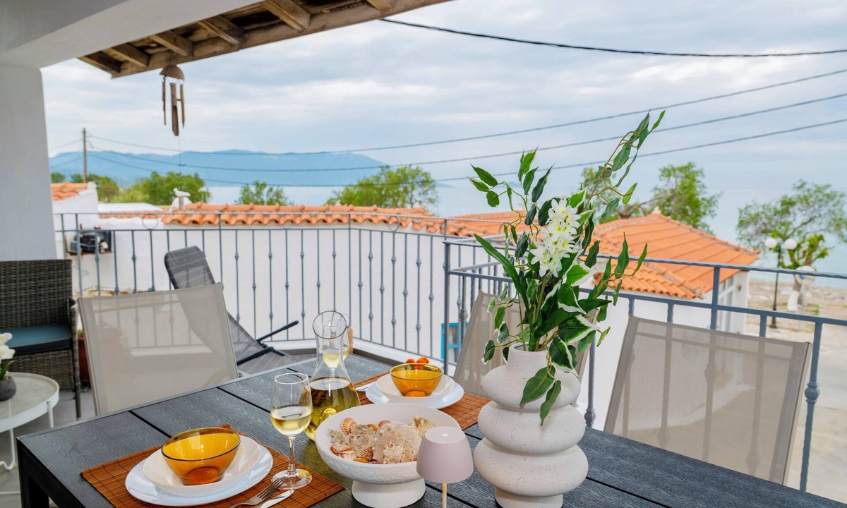 Kampos Marathokampou House | Island Stone house 15m from the beach.