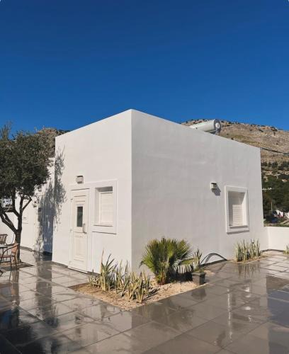 Pefkos Apartment | Ivy Studios