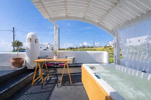 Firostefani Apartment | Jaccuzzi Romantic Suite in Firostefani,sea view!