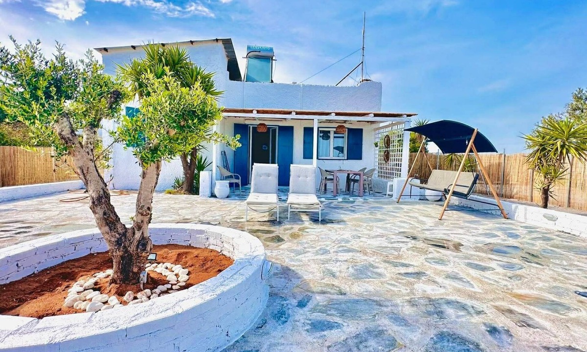 Messini House | Juan Unique Cycladic Beachfront Cottage - Private garden