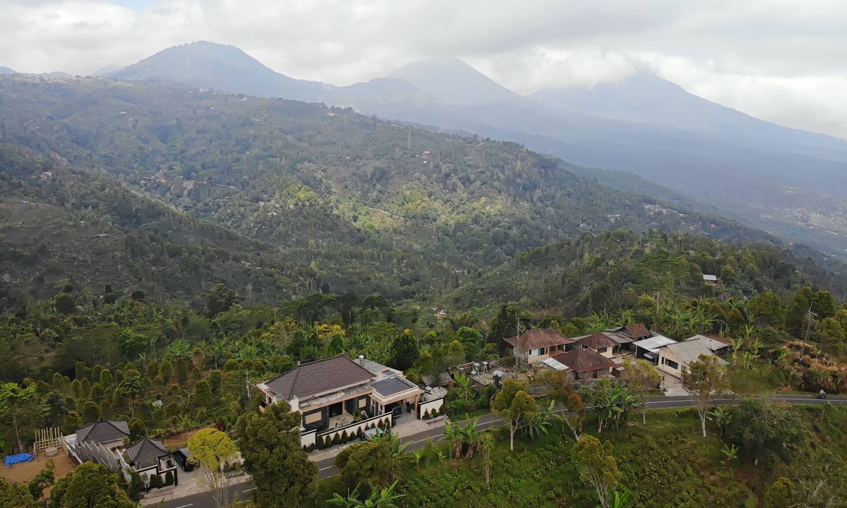 Gobleg House | Junior Suite w/Garden View in Munduk