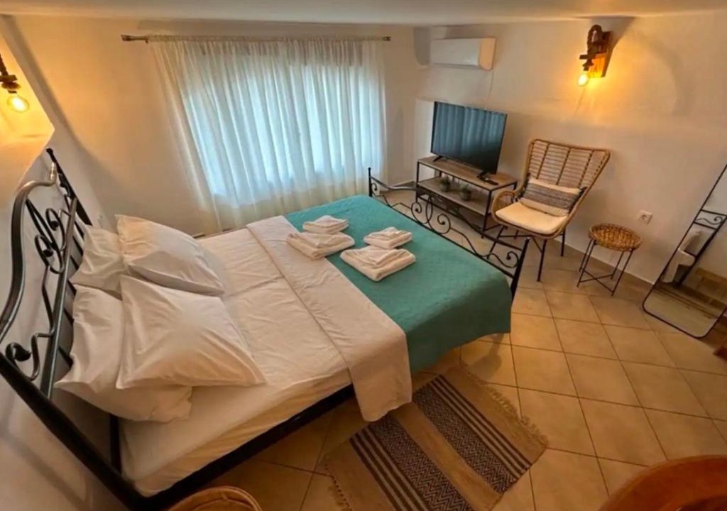 Kamari Apartment | Karma