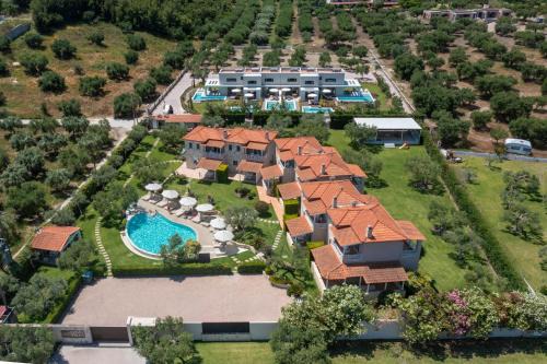 Haniotis Villa | Kassandra Villas