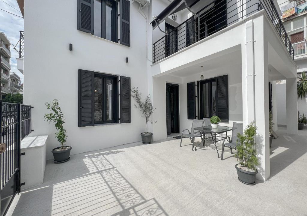 Volos City Centre Villa | Katie's Lemon Tree House