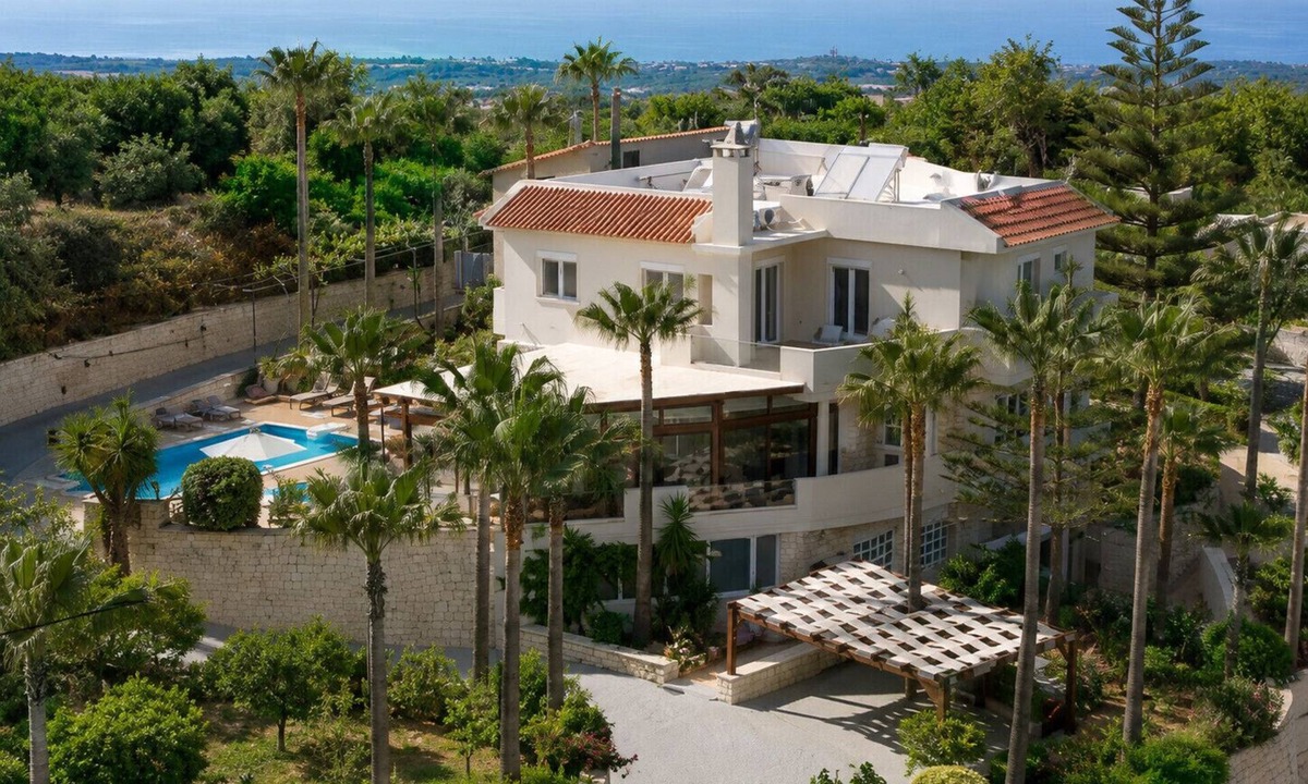 Kirianna Villa | Kipo paradiso villa, pool,spa,massage,yoga,gym