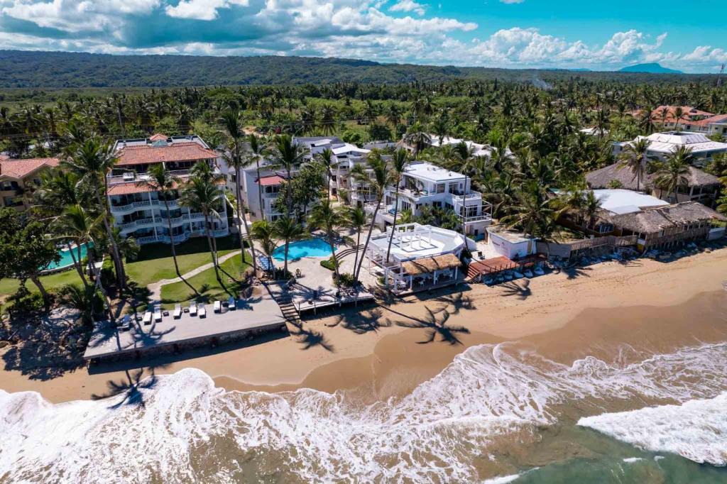 Cabarete Apartment | Kite Beach Oceanfront Two Bedroom Patio and Garden