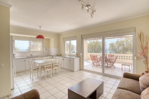 Mastichochoria Apartment | Komi Beachfront Residence