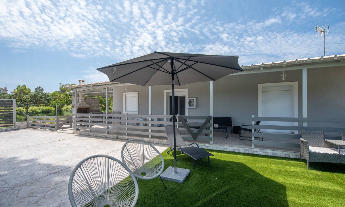 Agia Marina House | Koukounaria House Holiday Home with Private Pool, Wi-Fi, and Air Conditioning